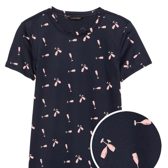 Banana Republic Tops - BANANA REPUBLIC Perfect fit flute print tshirt